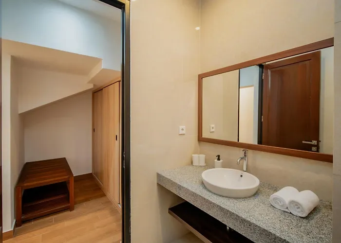 Lily By Fays Hospitality *